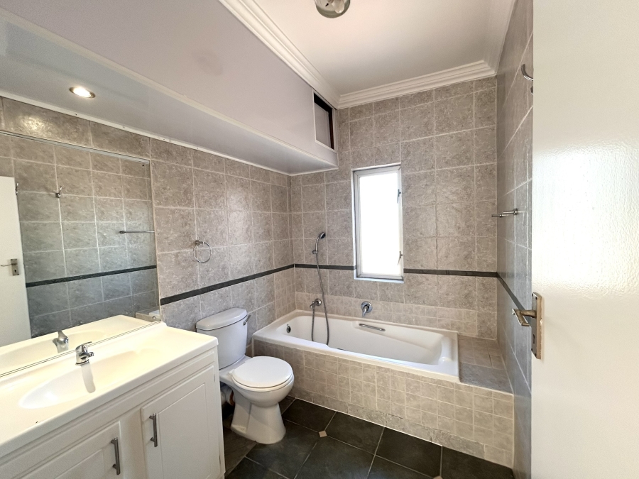 To Let 3 Bedroom Property for Rent in Beachfront Western Cape